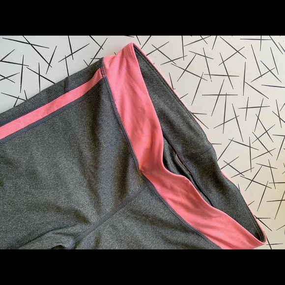 UNDERARMOUR CROP - Picture 3 of 6